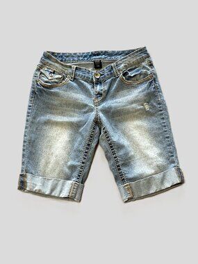 Ariya Jeans Women Y2K Style Bermuda Shorts Distressed Retro Vibe Size 7/8
